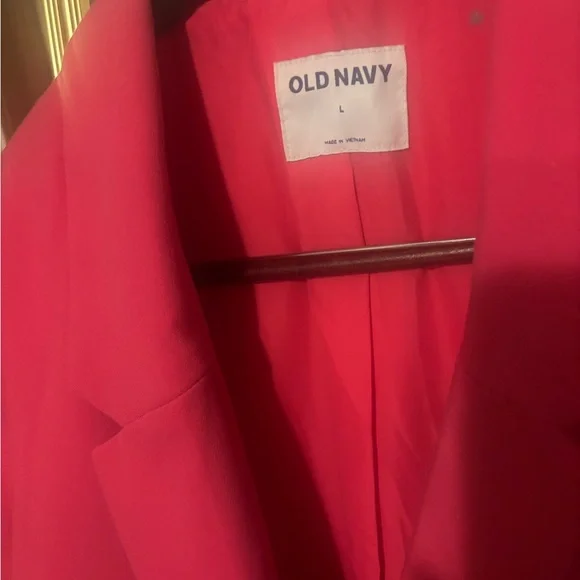 Gorgeous Suit in Vibrant Pink Suit. BRAND NEW WT- entire suit ! - Picture 12 of 16